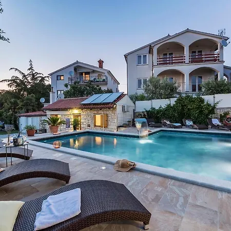 Villa Greenhouse Unna With Heated Pool Medulin