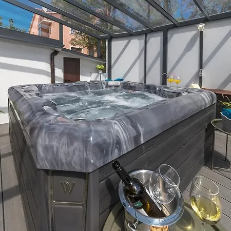 Greenhouse Unna With Heated Pool